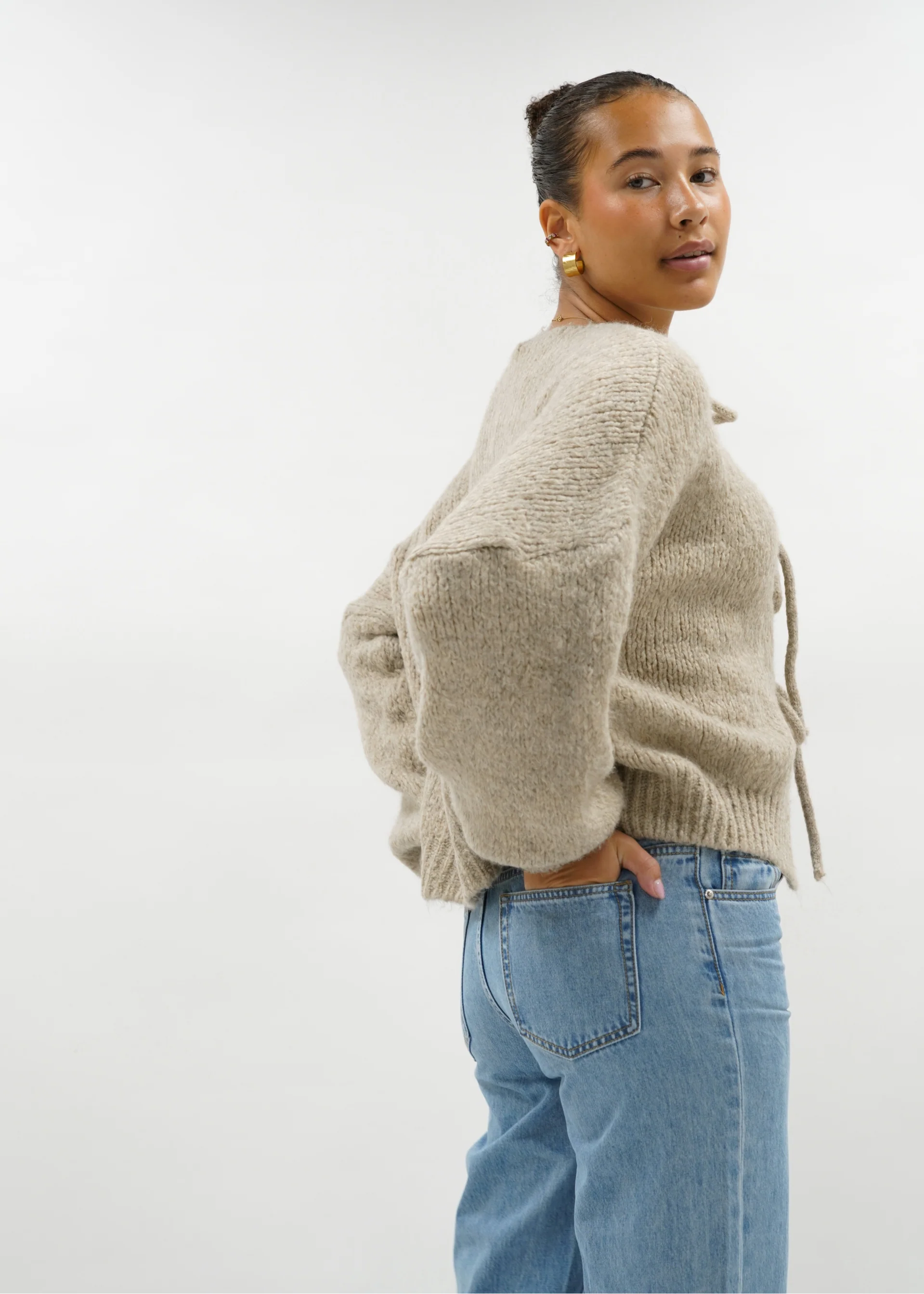 Knitted bow sweater beige (tall) - Image 5