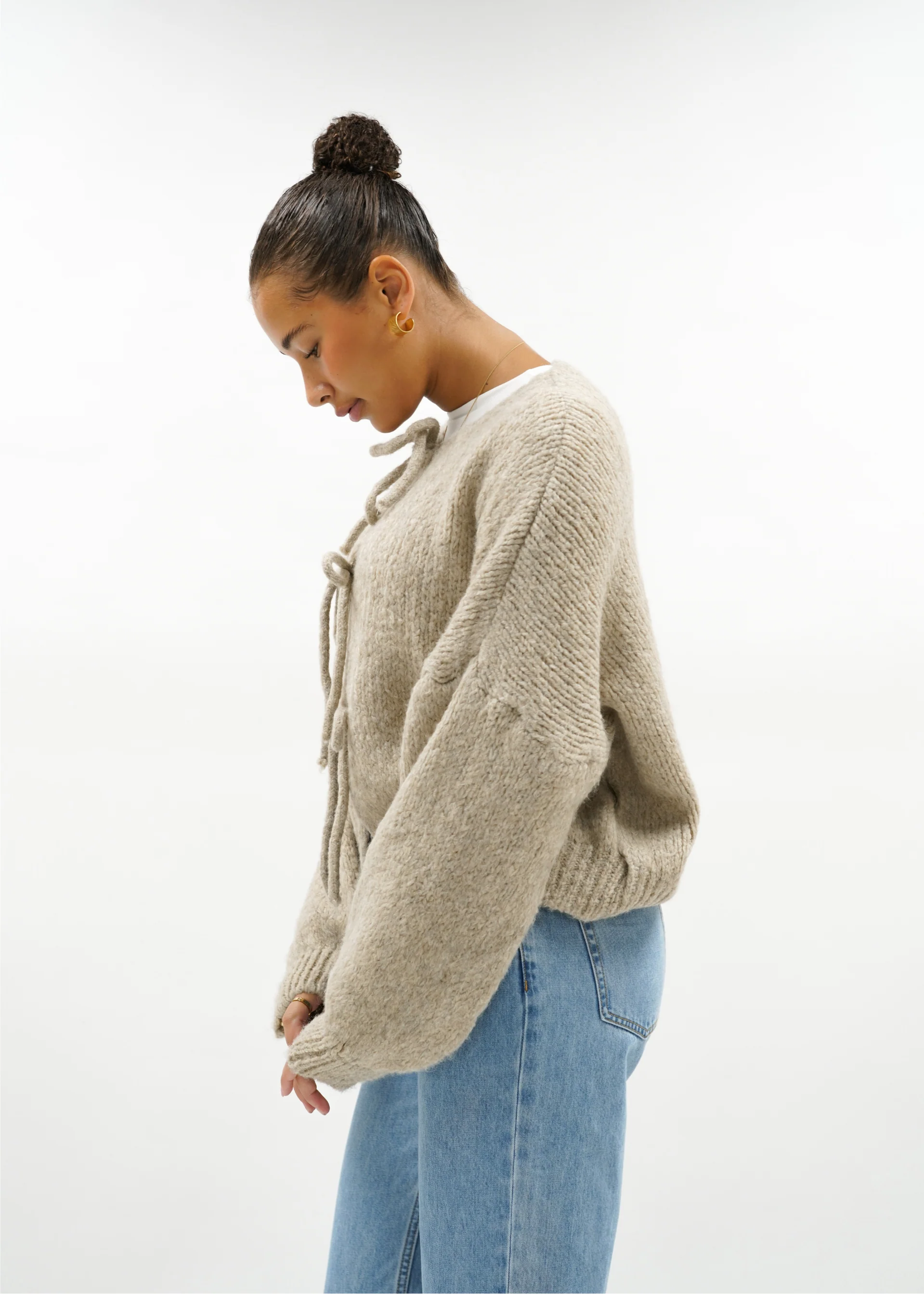 Knitted bow sweater beige (tall) - Image 7